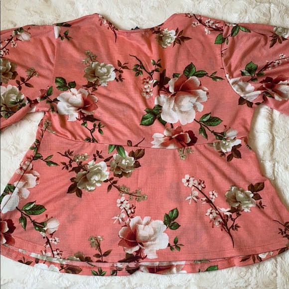 Pink Floral top - Picture 5 of 5